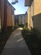 23300 Marigold Ave, Unit C103 in Torrance, CA - Building Photo - Building Photo