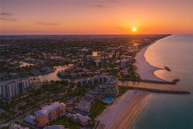 property at 2400 Gulf Shore Blvd N
