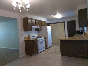 5555 N Millrun Ave in Garden City, ID - Building Photo - Building Photo