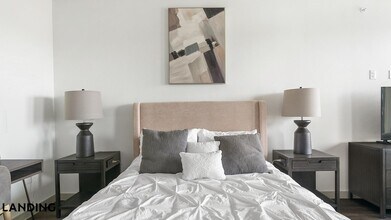 91 Jensen Dr, Unit 4205 in Houston, TX - Foto de edificio - Building Photo