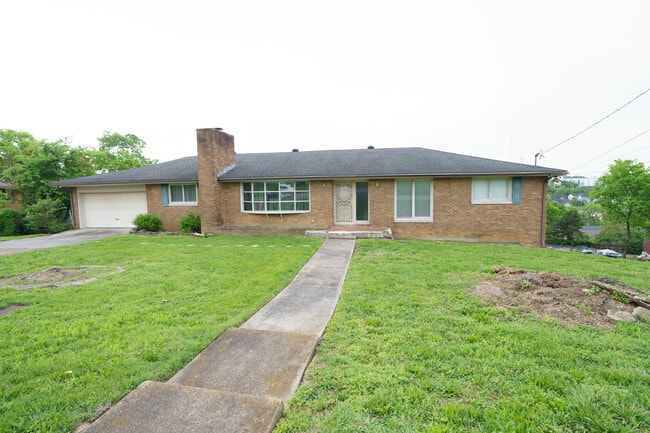 3509 Geneva Cir in Nashville, TN - Building Photo - Building Photo