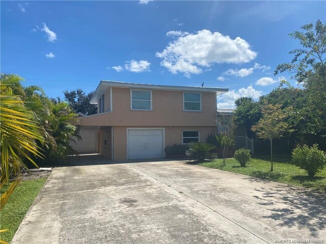 2873 NE Spruce Ridge Ave in Jensen Beach, FL - Building Photo - Building Photo