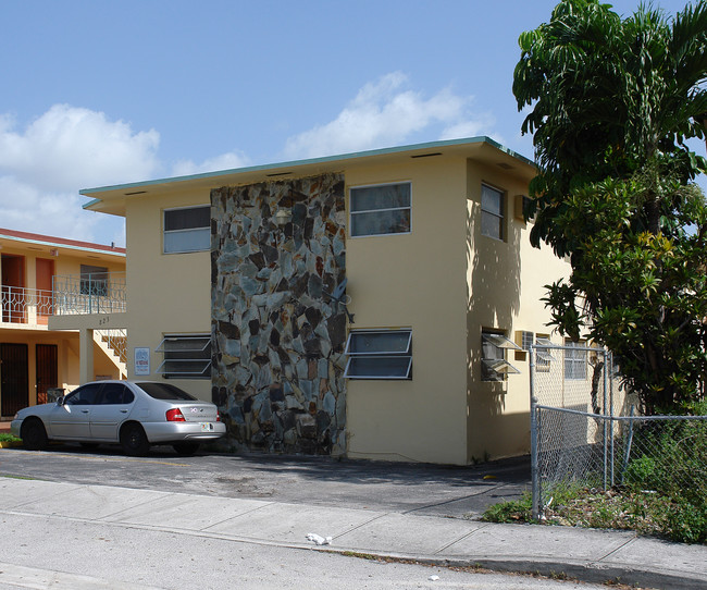 823 SW 4th St in Miami, FL - Building Photo - Building Photo