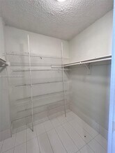 5050 NW 7th St in Miami, FL - Building Photo - Building Photo