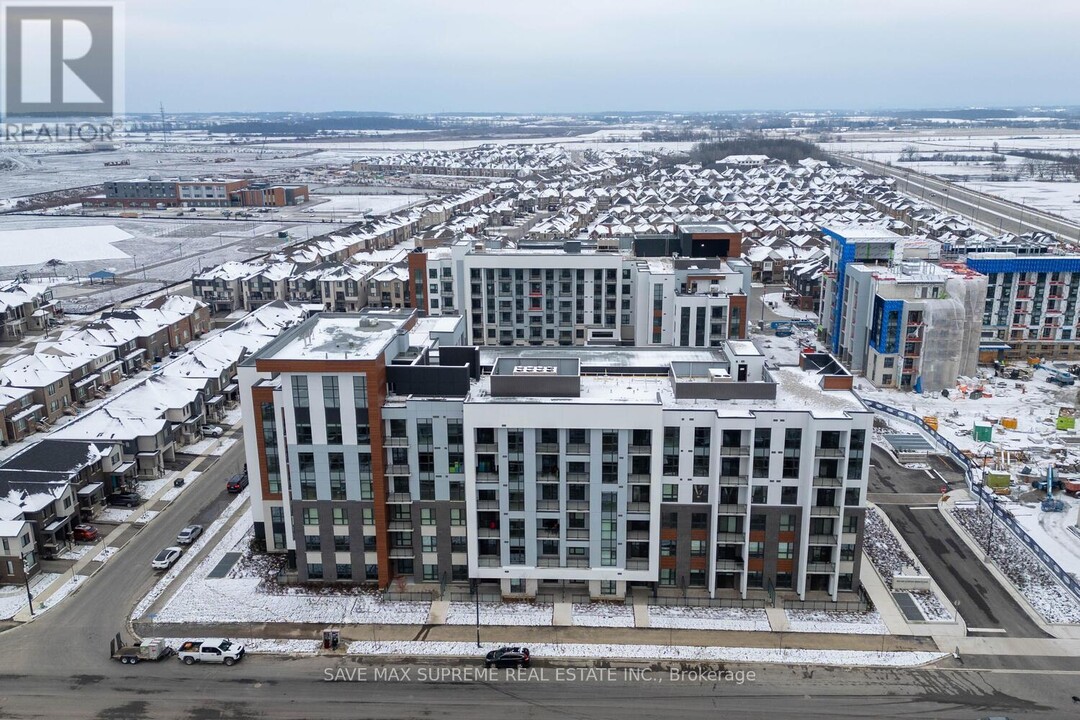 460-460 Gordon Krantz Ave in Milton, ON - Building Photo