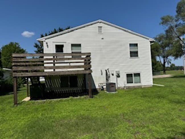 350 Earl St in Evansdale, IA - Building Photo - Building Photo