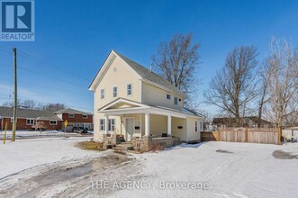 244 Gilmore Rd in Fort Erie, ON - Building Photo - Building Photo