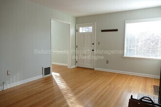 7348 10th Ave NW in Seattle, WA - Building Photo - Building Photo