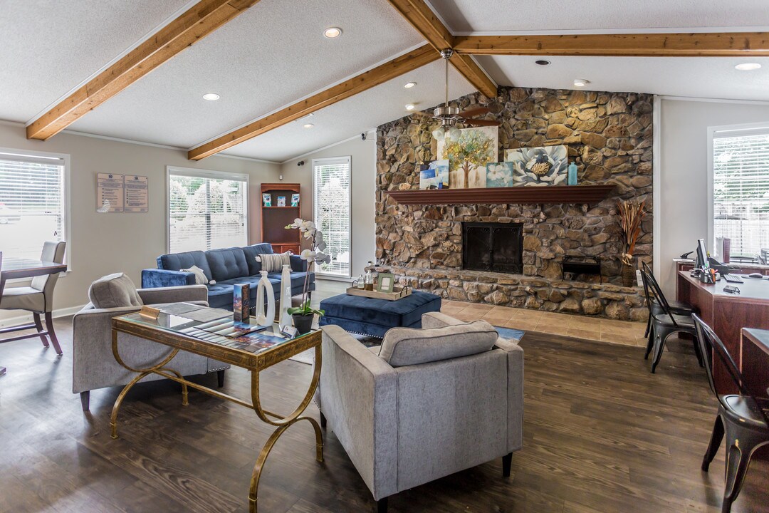 Emerald Pointe in Memphis, TN - Building Photo