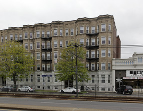 1125 Commonwealth Ave in Allston, MA - Building Photo - Building Photo