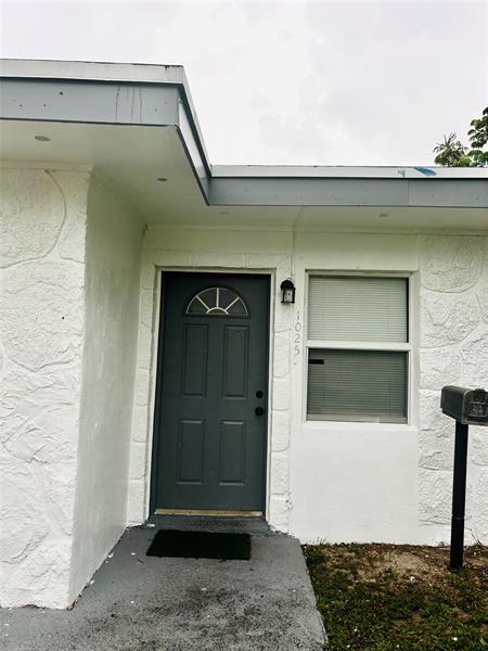 1025 NW 8th St in Hallandale Beach, FL - Building Photo - Building Photo