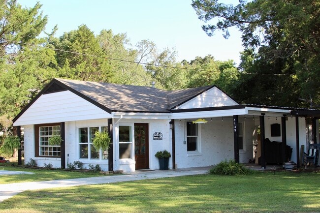 property at 1139 N Bayshore Dr