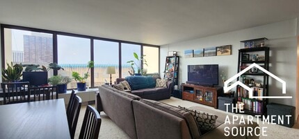 2800 DuSable Lake Shore Dr in Chicago, IL - Building Photo - Building Photo