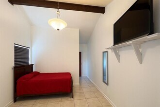 5001 Lambs Ln in Austin, TX - Building Photo - Building Photo