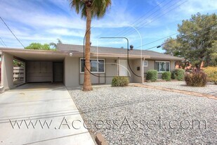 77470 Wyoming Ave in Palm Desert, CA - Building Photo