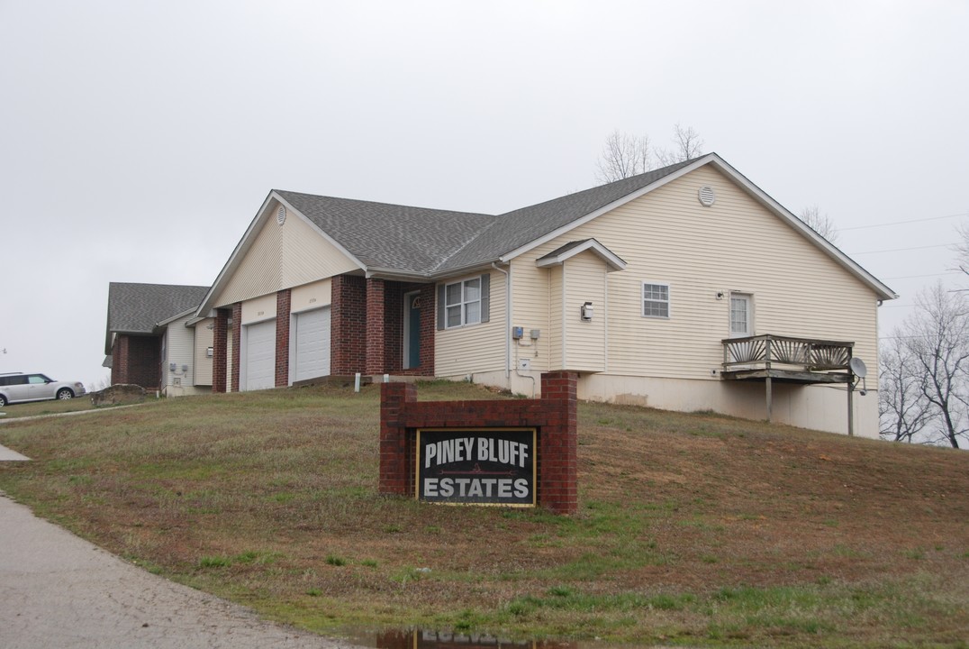 Piney Bluff Estates in St. Robert, MO - Building Photo