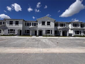 194 SE 10th St in Florida City, FL - Foto de edificio - Building Photo