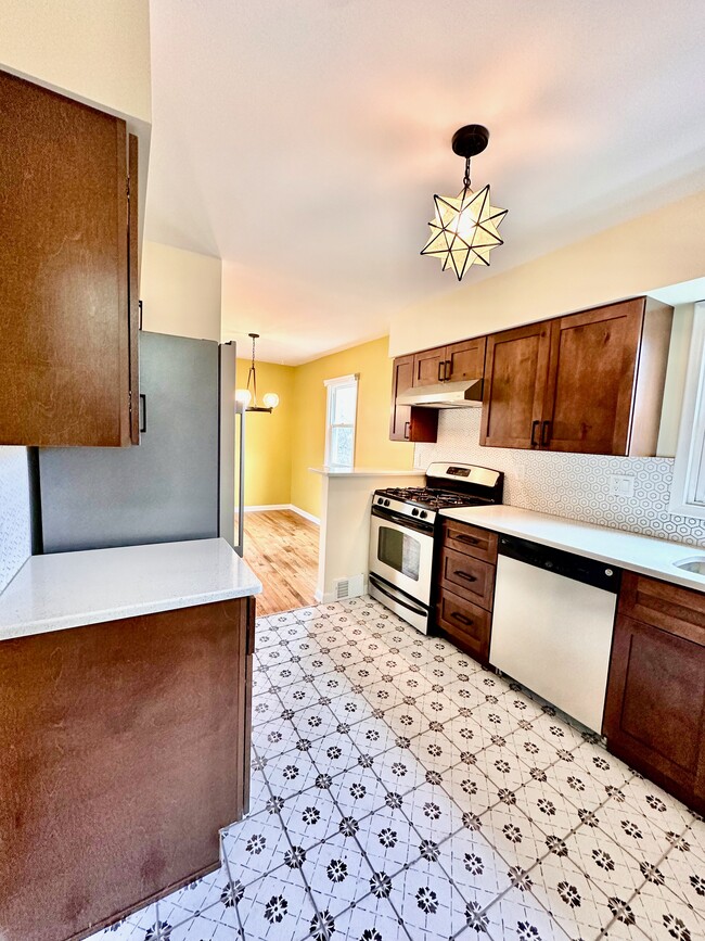 property at 1006 Brooks St