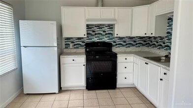 17 N Pablo St in Edinburg, TX - Building Photo - Building Photo