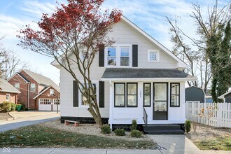 121 Penn St in Westfield, IN - Foto de edificio - Building Photo