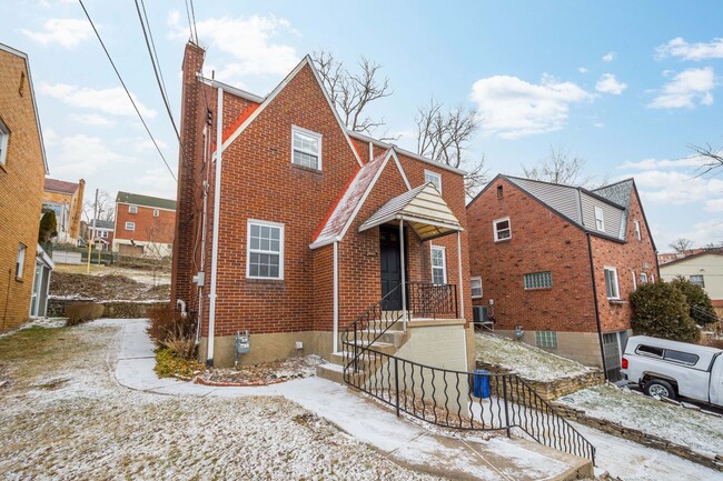 2445 Valera Ave in Pittsburgh, PA - Building Photo - Building Photo