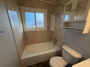 1605 Crestview Dr in Danville, IL - Building Photo - Building Photo