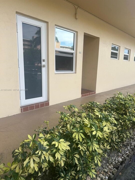 1350 Atlantic Shores Blvd in Hallandale Beach, FL - Building Photo