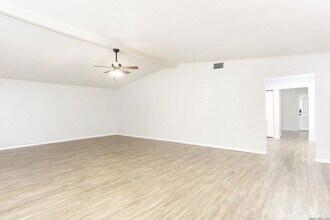 7118 Castleridge Dr in San Antonio, TX - Building Photo - Building Photo