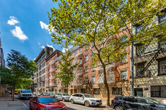 224 Sullivan Street in New York, NY - Building Photo - Building Photo