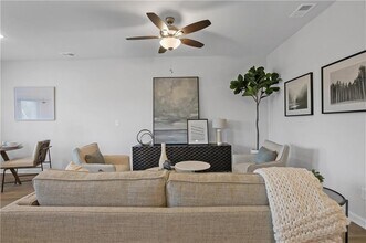 1150 Hunter Trl in Acworth, GA - Foto de edificio - Building Photo