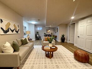 5 Bedroom Upper Mountain Home! in Hamilton, ON - Building Photo - Building Photo