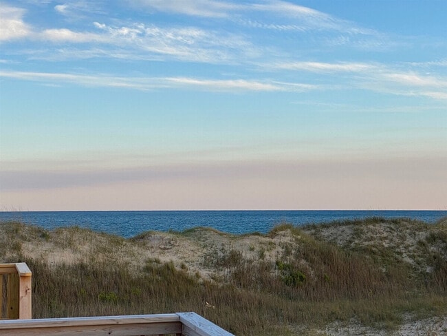56821 North Carolina Hwy 12 in Hatteras, NC - Foto de edificio - Building Photo