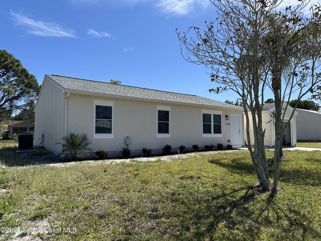 2844 SE Melaleuca Blvd in Port St. Lucie, FL - Building Photo - Building Photo