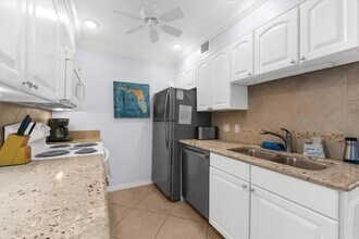 5631 Midnight Pass Rd in Sarasota, FL - Building Photo - Building Photo