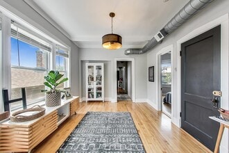 2145 W Thomas St, Unit #3 in Chicago, IL - Building Photo - Building Photo