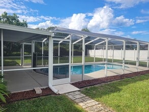 2777 W Covington Dr in Deltona, FL - Foto de edificio - Building Photo