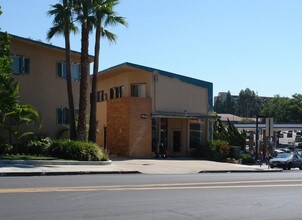 7932-7936 La Mesa Blvd in La Mesa, CA - Foto de edificio - Building Photo