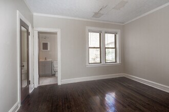 7442 S Chappel Ave in Chicago, IL - Building Photo - Interior Photo