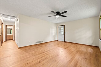 105 McWhirter Pl in Canton, GA - Building Photo - Building Photo