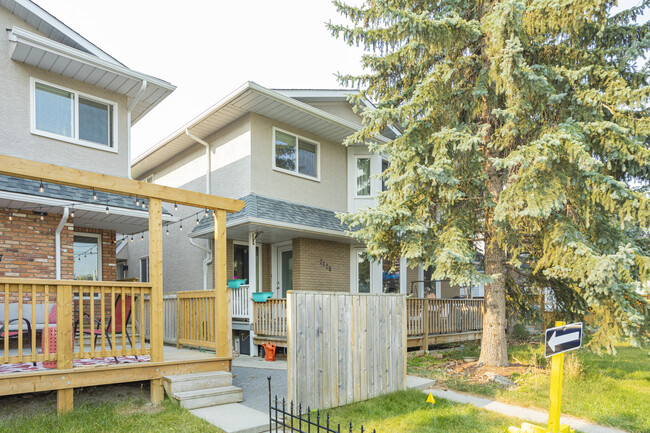 2125 34 Av SW in Calgary, AB - Building Photo - Building Photo