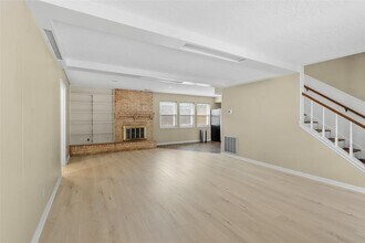 3315 Crestdale Dr in Houston, TX - Building Photo - Building Photo
