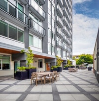The James at Harbour Towers in Victoria, BC - Building Photo