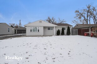 21 Thrush St in Carpentersville, IL - Building Photo