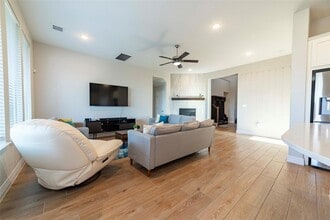 5516 Limestone Spring Cove in Austin, TX - Foto de edificio - Building Photo