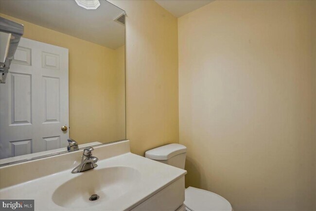 2481 Walnut Rocker Ln in Herndon, VA - Building Photo - Building Photo