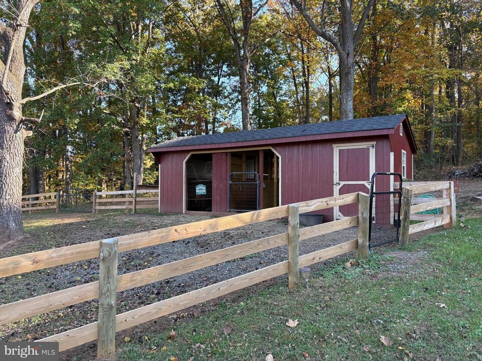 6490 Fargo Ln in Warrenton, VA - Foto de edificio