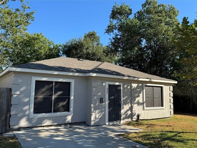 property at 903 Roper St