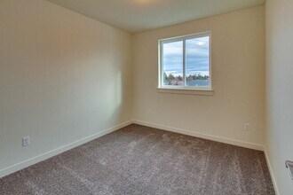 2549 NE Purcell Blvd in Bend, OR - Foto de edificio - Building Photo