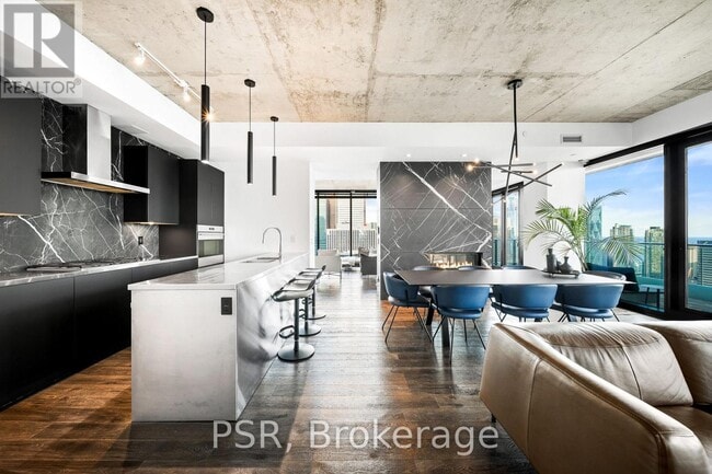 property at 2906-224-4224 King St W