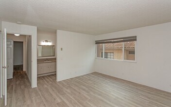4705 Marina Dr in Carlsbad, CA - Building Photo - Building Photo